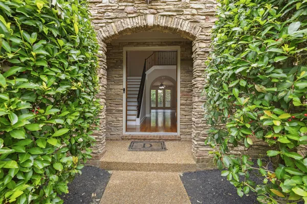 842 SHADOW WALK LN