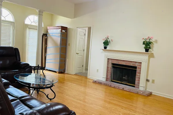 8291 FLORAL SPRINGS LN