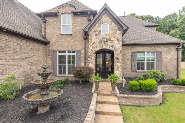 10195 MAPLE RUN DR