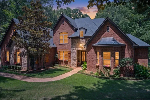 30 AMESBURY CV