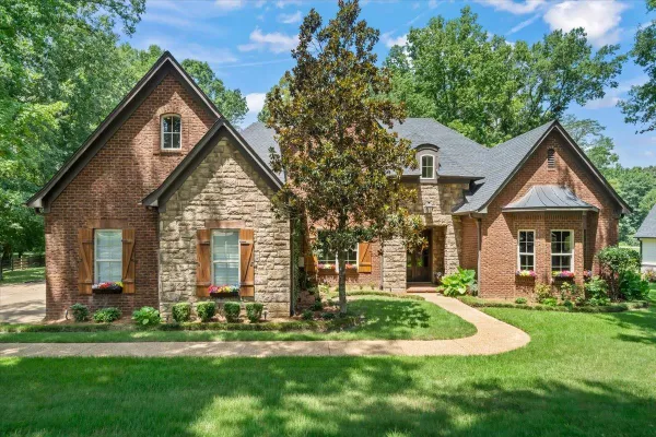 30 AMESBURY CV