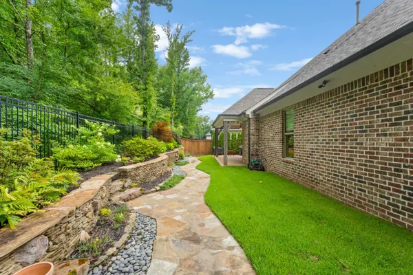 565 SAUNDERS CREEK CIR