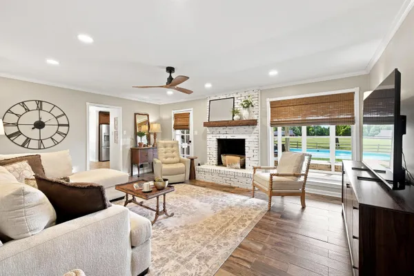 6265 TWIN OAKS DR