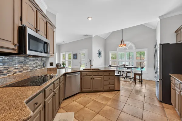 1572 JOHN RIDGE DR