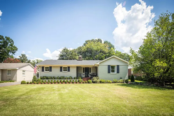190 MAGNOLIA DR