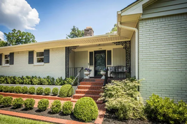 190 MAGNOLIA DR