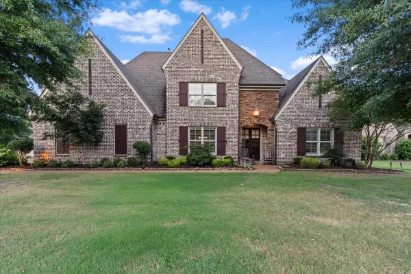 210 SAUNDERS CREEK CIR