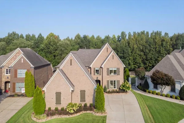 1689 DE HAIG LN
