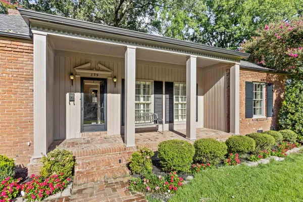 239 GARDENIA DR