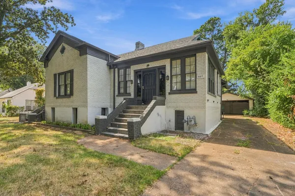 867 MAPLE DR