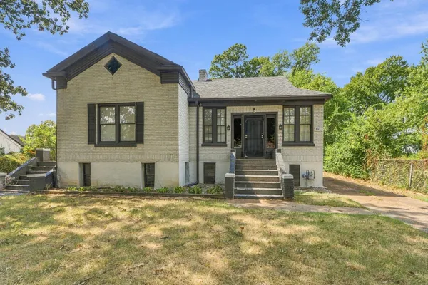 867 MAPLE DR