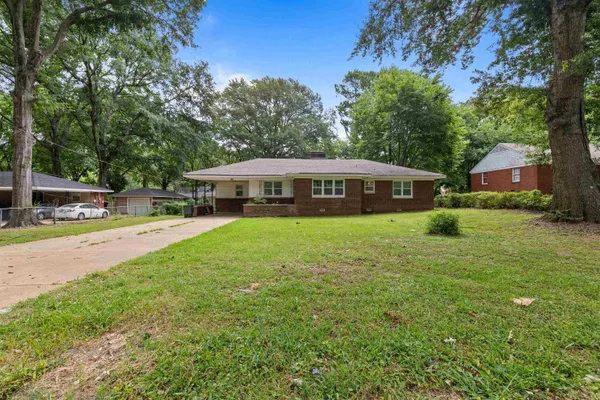 3286 DOGWOOD LN