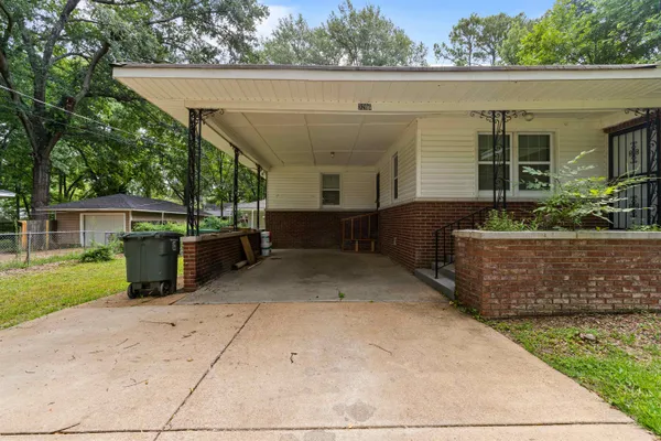 3286 DOGWOOD LN
