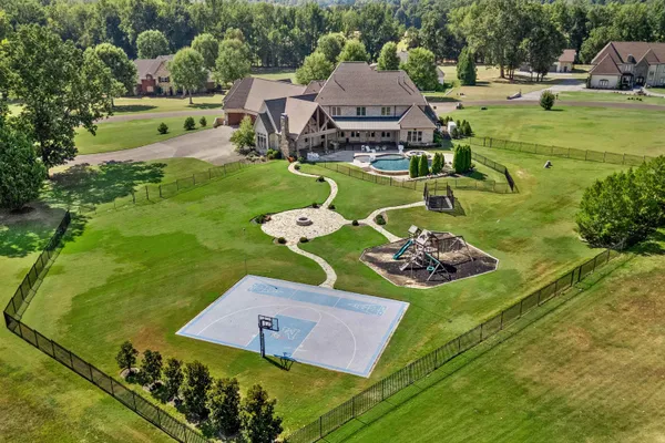 25 BUCKINGHAM CT