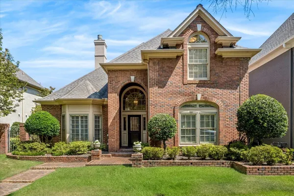938 W RIVERWALK DR