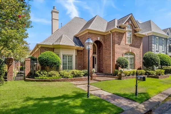 938 W RIVERWALK DR