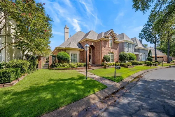 938 W RIVERWALK DR