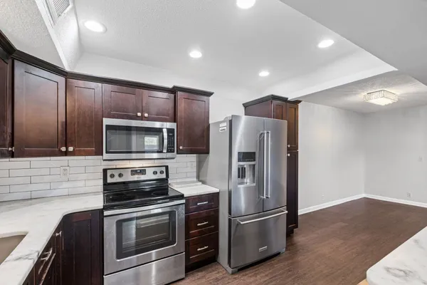 1186 CHAMBERLAIN DR 1
