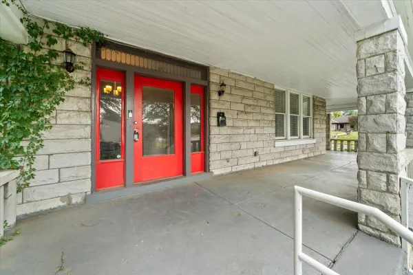 196 N MCNEIL ST