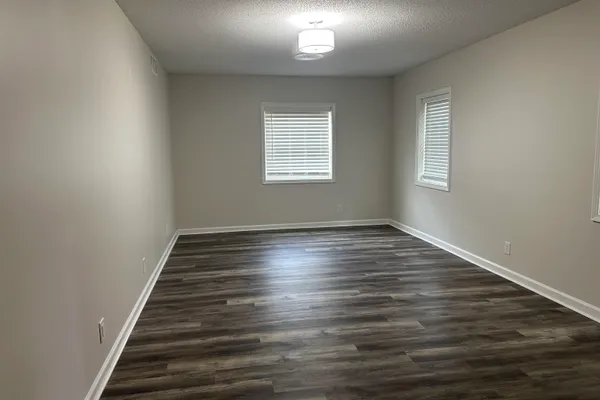 1207 CHAMBERLAIN DR 102