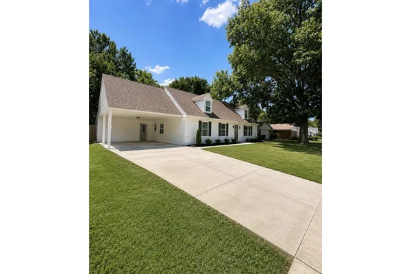 5715 BARTLETT WOODS DR