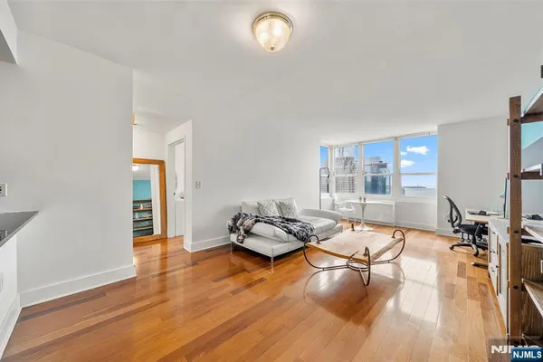 88 MORGAN ST 4107