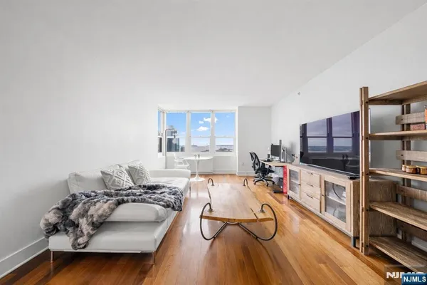 88 MORGAN ST 4107