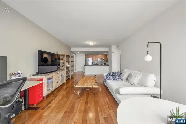 88 MORGAN ST 4107
