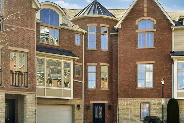 25 MOORINGS LN
