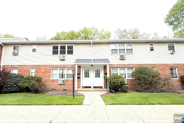 4 LAKEVIEW C