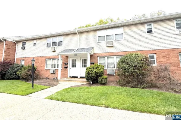 4 LAKEVIEW C