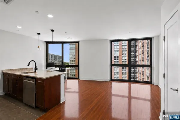 201 MARIN BLVD 813