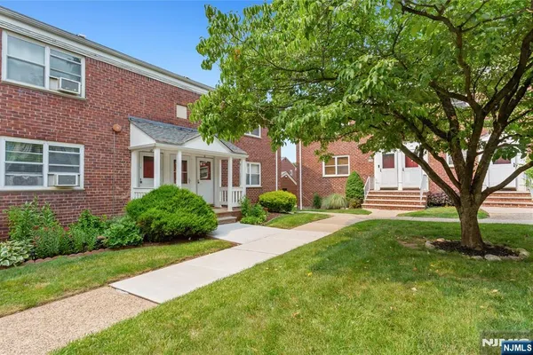 484 CRESTWOOD AVE 34