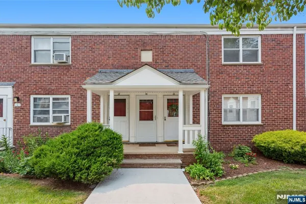 484 CRESTWOOD AVE 34