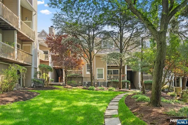 531 WINDSOR DR
