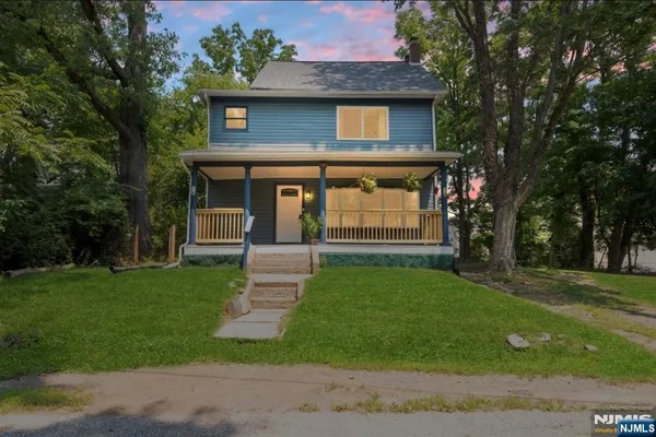 30 HENDERSON ST