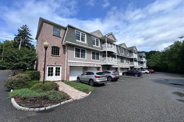 200 CENTRAL PARK PL