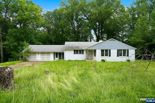 17 BROOKDALE DR