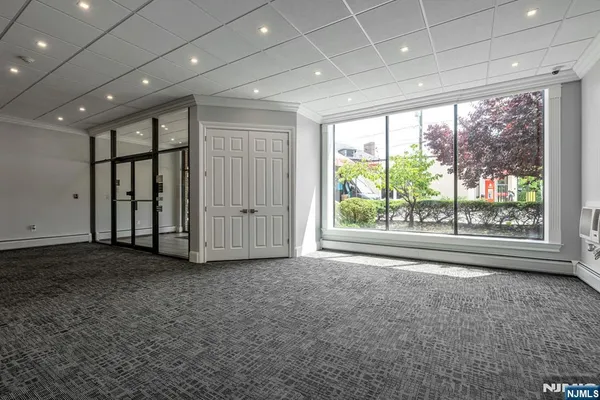 44 S MAIN ST 6J