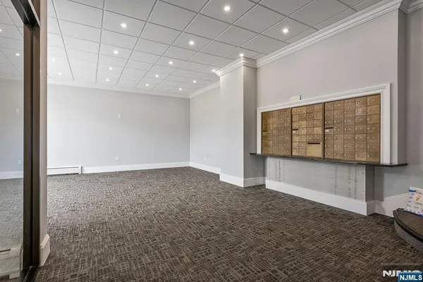 44 S MAIN ST 6J