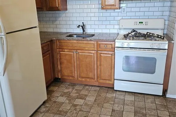 39 E 39TH 8G
