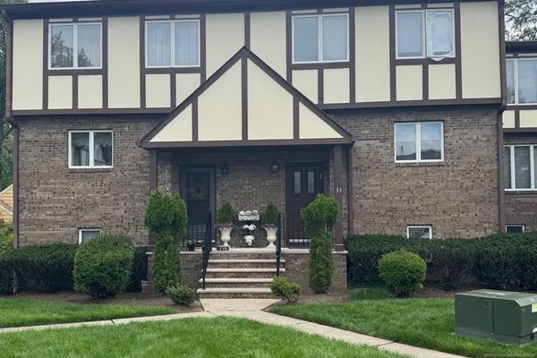 33 CANTERBURY LN