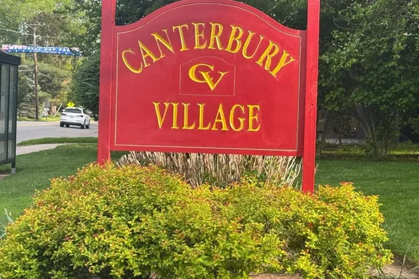 33 CANTERBURY LN