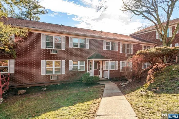 100 PIERSON MILLER DR F32