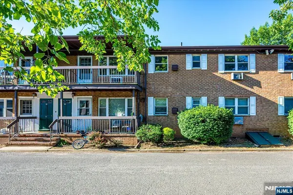 55 GILLS LN 28