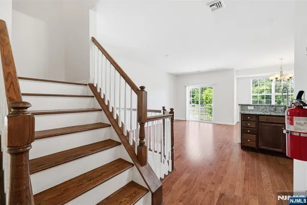 404 WATERVIEW CT 404