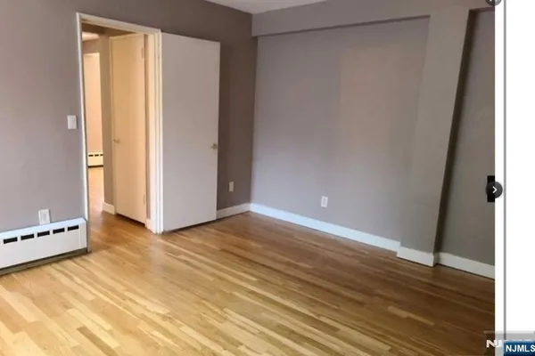 1575 CENTER AVE 5F