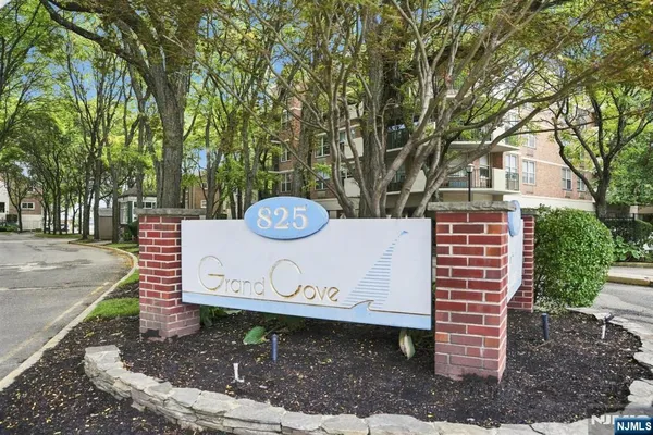 200 GRAND COVE WAY 2C