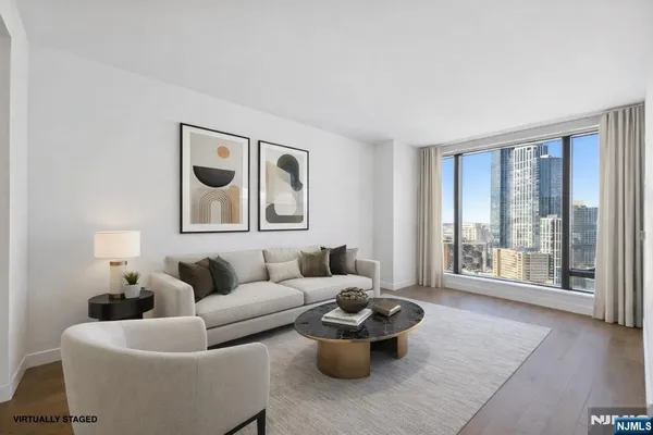 99 HUDSON ST 2607