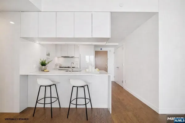 99 HUDSON ST 2607
